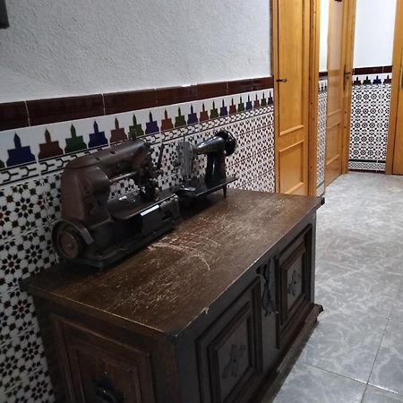 Hostal Restaurante El Labrador タラベラ・デ・ラ・レイナ エクステリア 写真