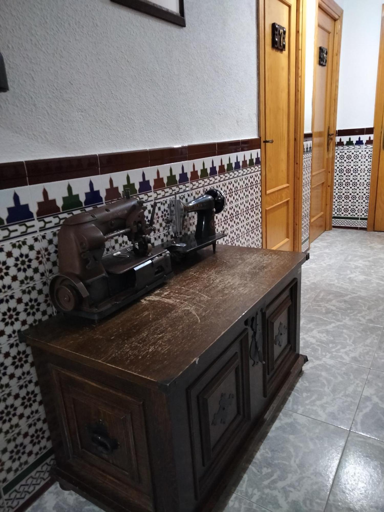 Hostal Restaurante El Labrador タラベラ・デ・ラ・レイナ エクステリア 写真